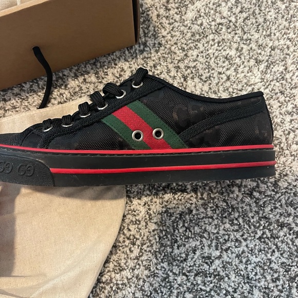 AUTHENTIC GUCCI TENNIS SHOES, SIZE 38 BLACK, EXCELLENT CONDITION, OG RECEIPT - Picture 4 of 9